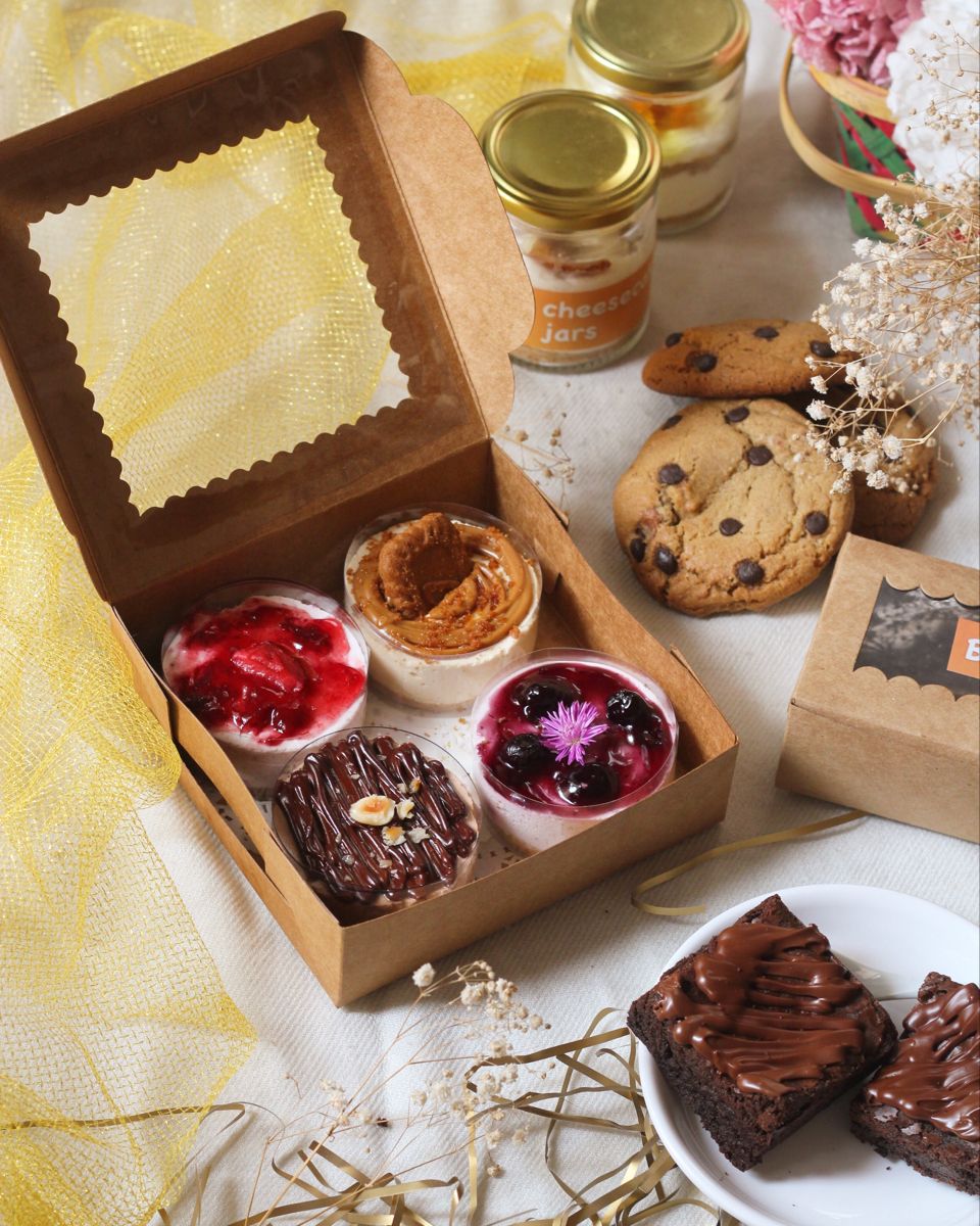 Sweet Gift Hampers and Dessert Boxes
